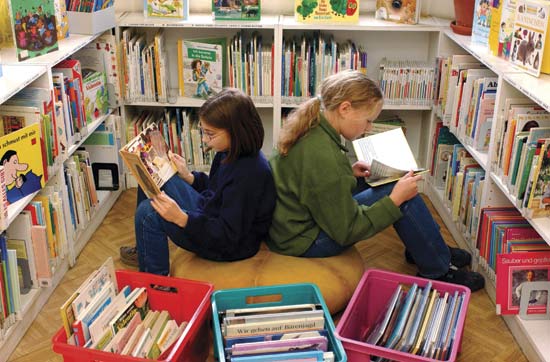 children-in-library1